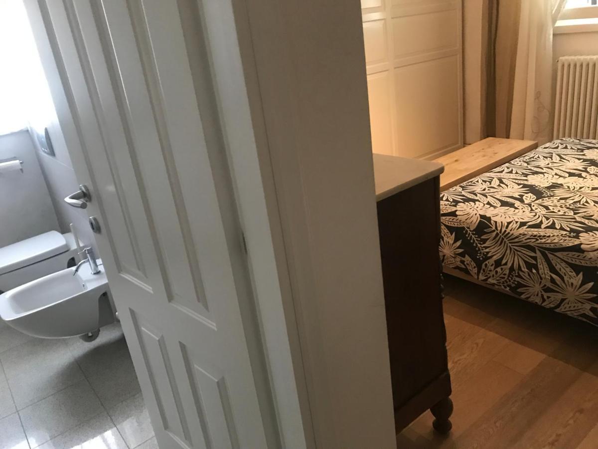 לוקה Camera Con Bagno Privato E Parcheggio מראה חיצוני תמונה