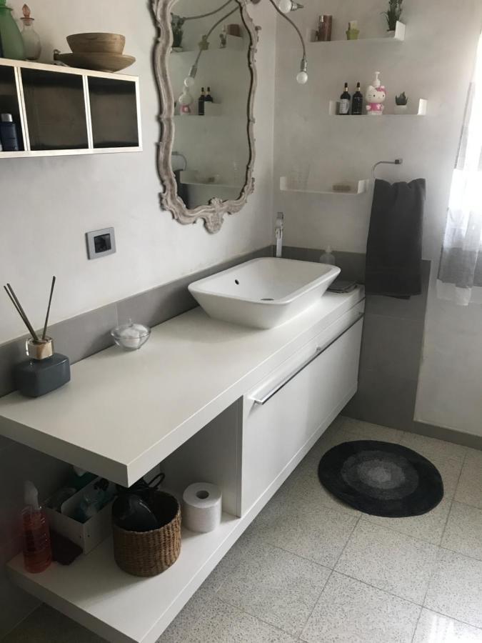 לוקה Camera Con Bagno Privato E Parcheggio מראה חיצוני תמונה