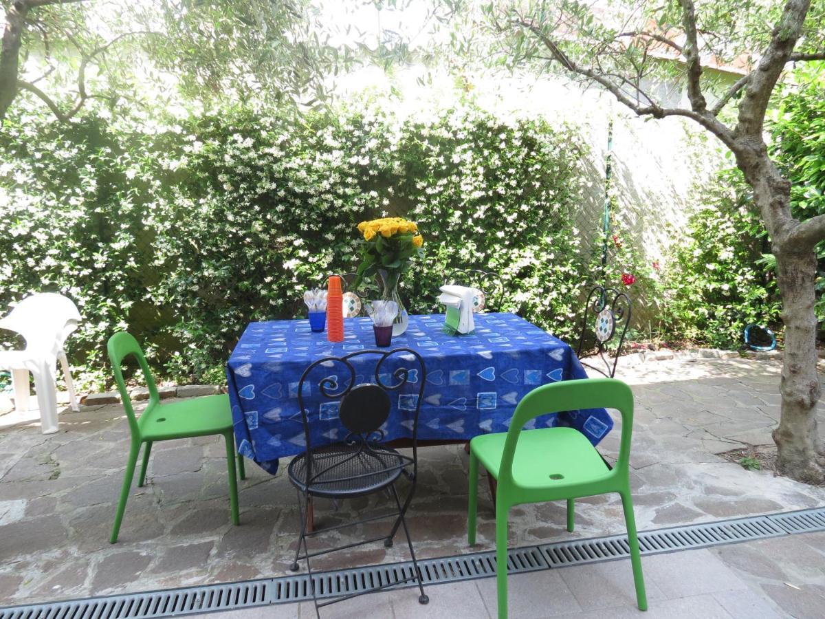לוקה Camera Con Bagno Privato E Parcheggio מראה חיצוני תמונה
